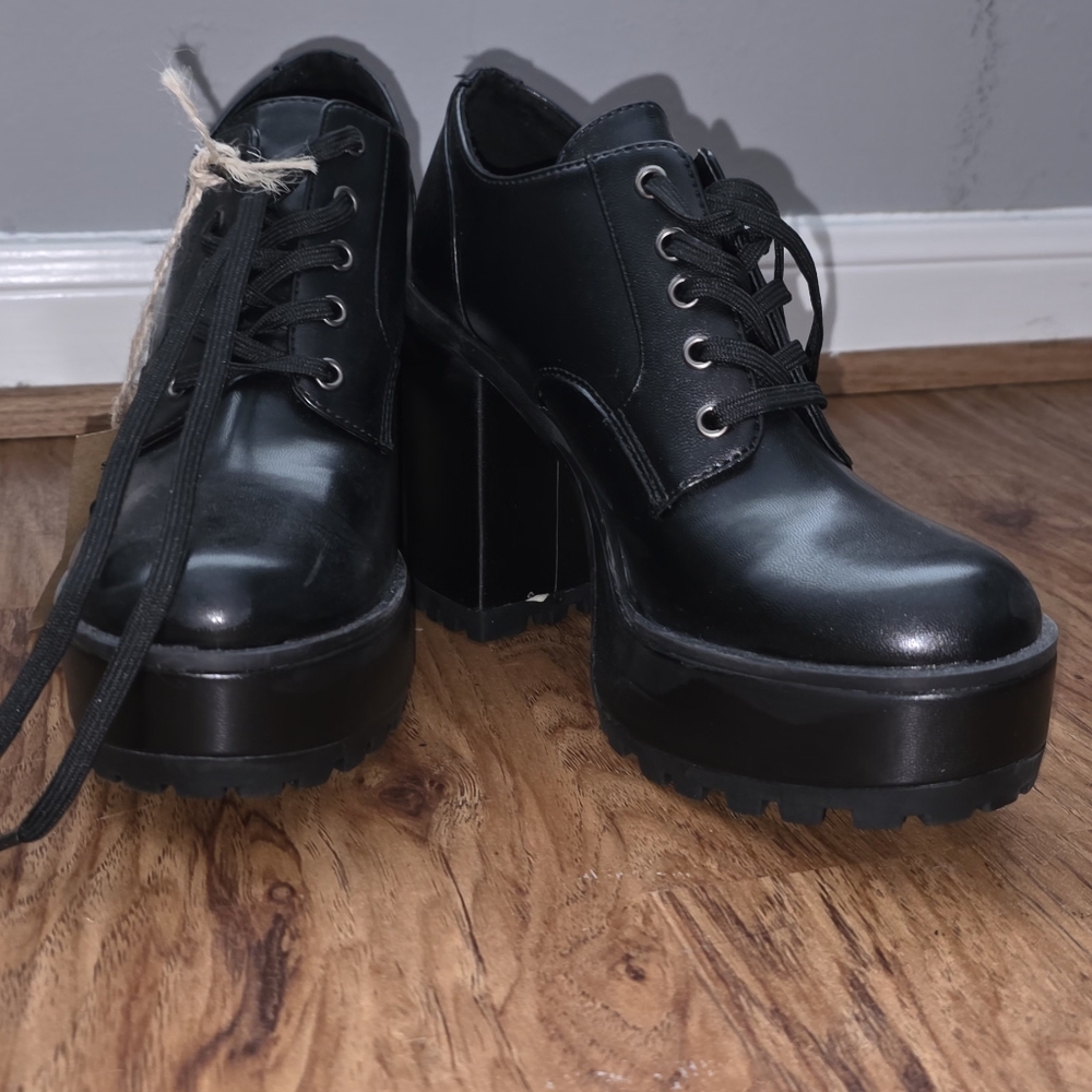Steve Madden Black Platform Boots with Glossy Finish